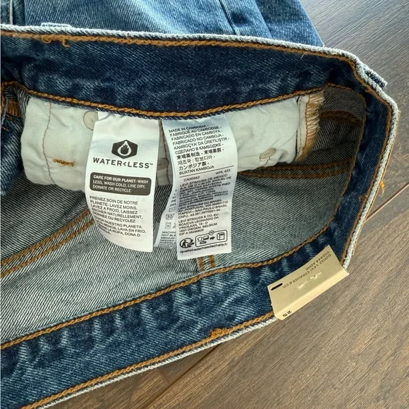 Levi’s 501 High Rise Mid Thigh Shorts - Picture 4 of 6